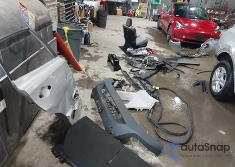 2015 Toyota Rav4 Le z USA, uszkodzony, nr VIN JTMBFREV5FJ029691